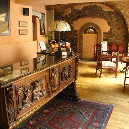 Hotel Don Carlos Caces Екстериор снимка