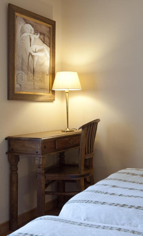 Hotel Don Carlos Caces Екстериор снимка