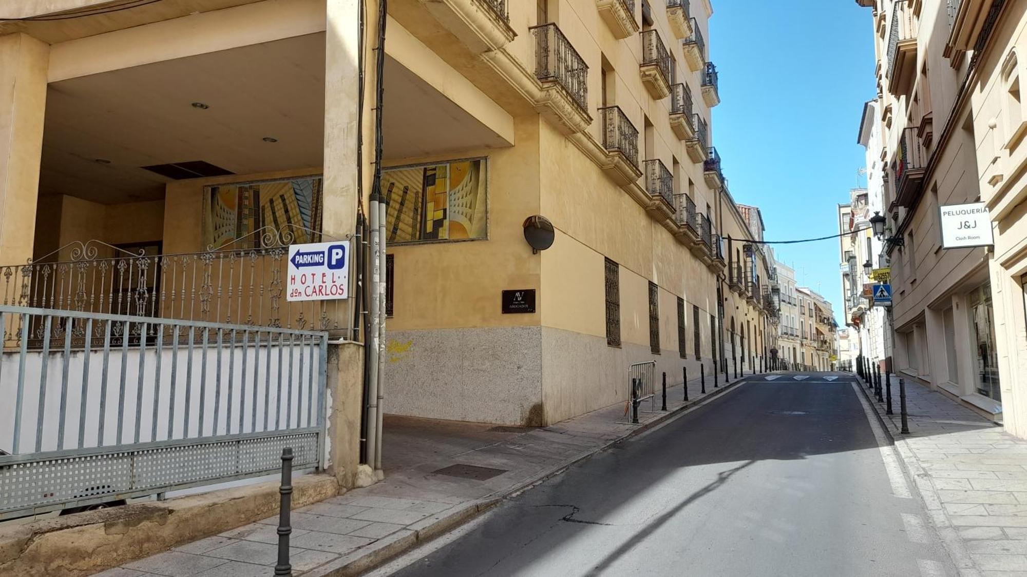 Hotel Don Carlos Caces Екстериор снимка