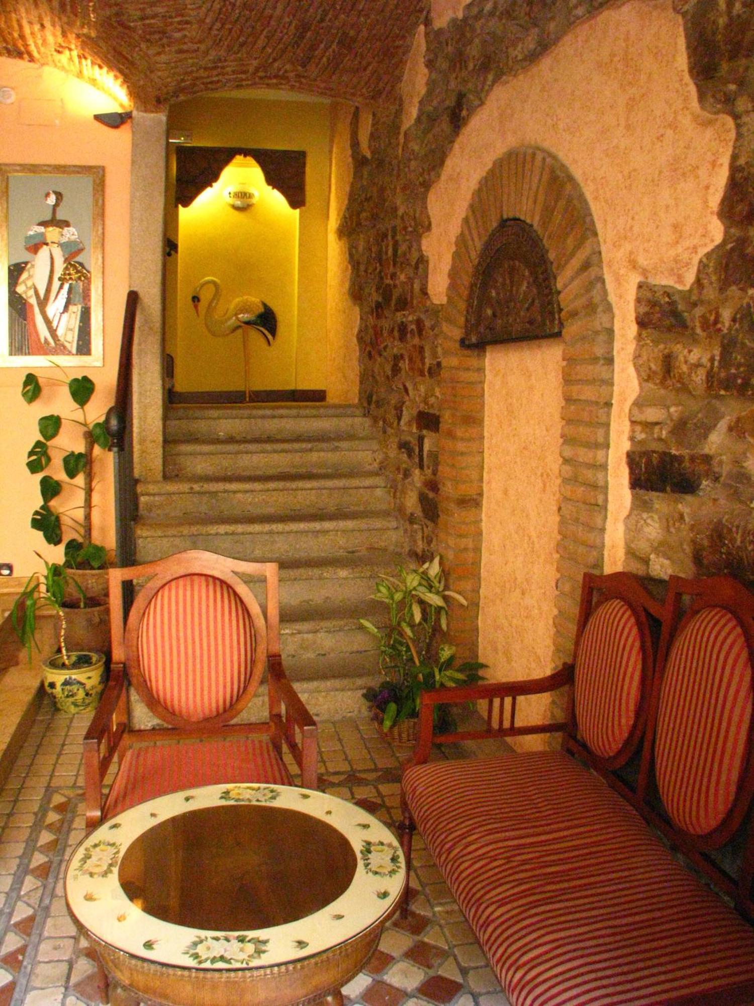 Hotel Don Carlos Caces Екстериор снимка