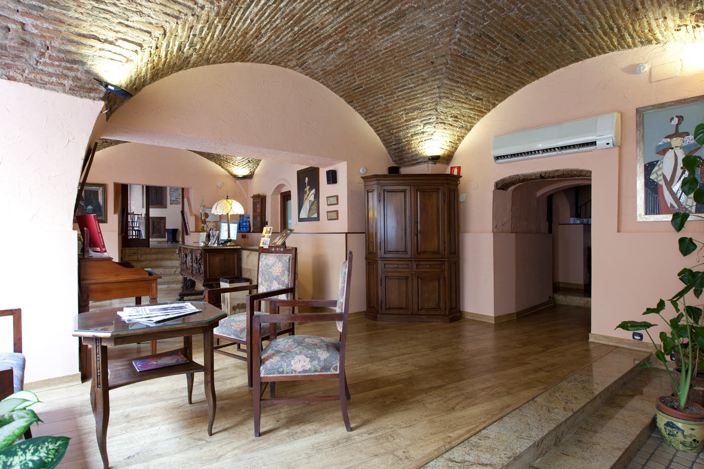 Hotel Don Carlos Caces Екстериор снимка
