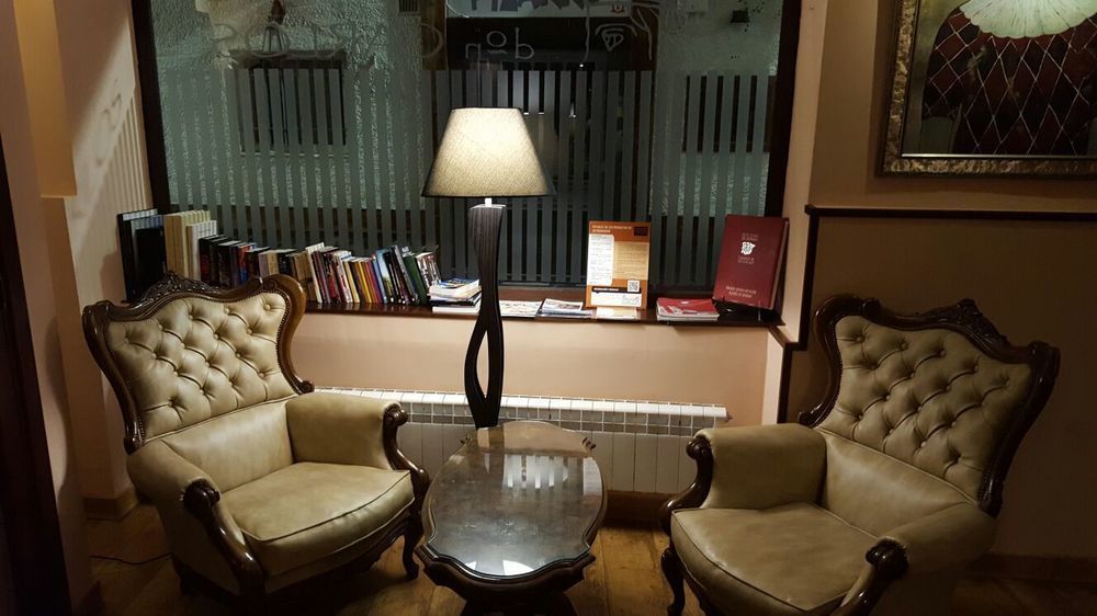 Hotel Don Carlos Caces Екстериор снимка