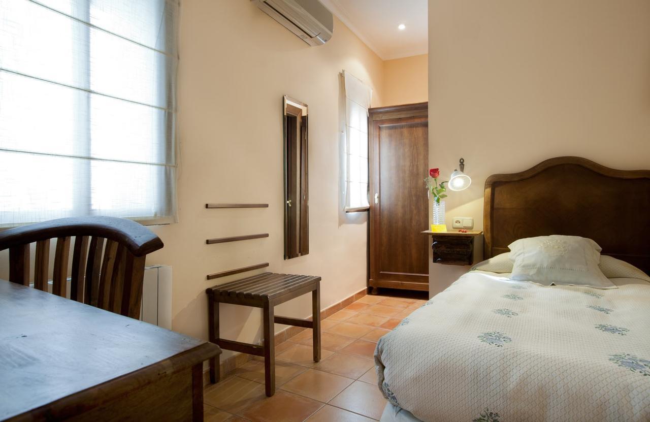 Hotel Don Carlos Caces Екстериор снимка