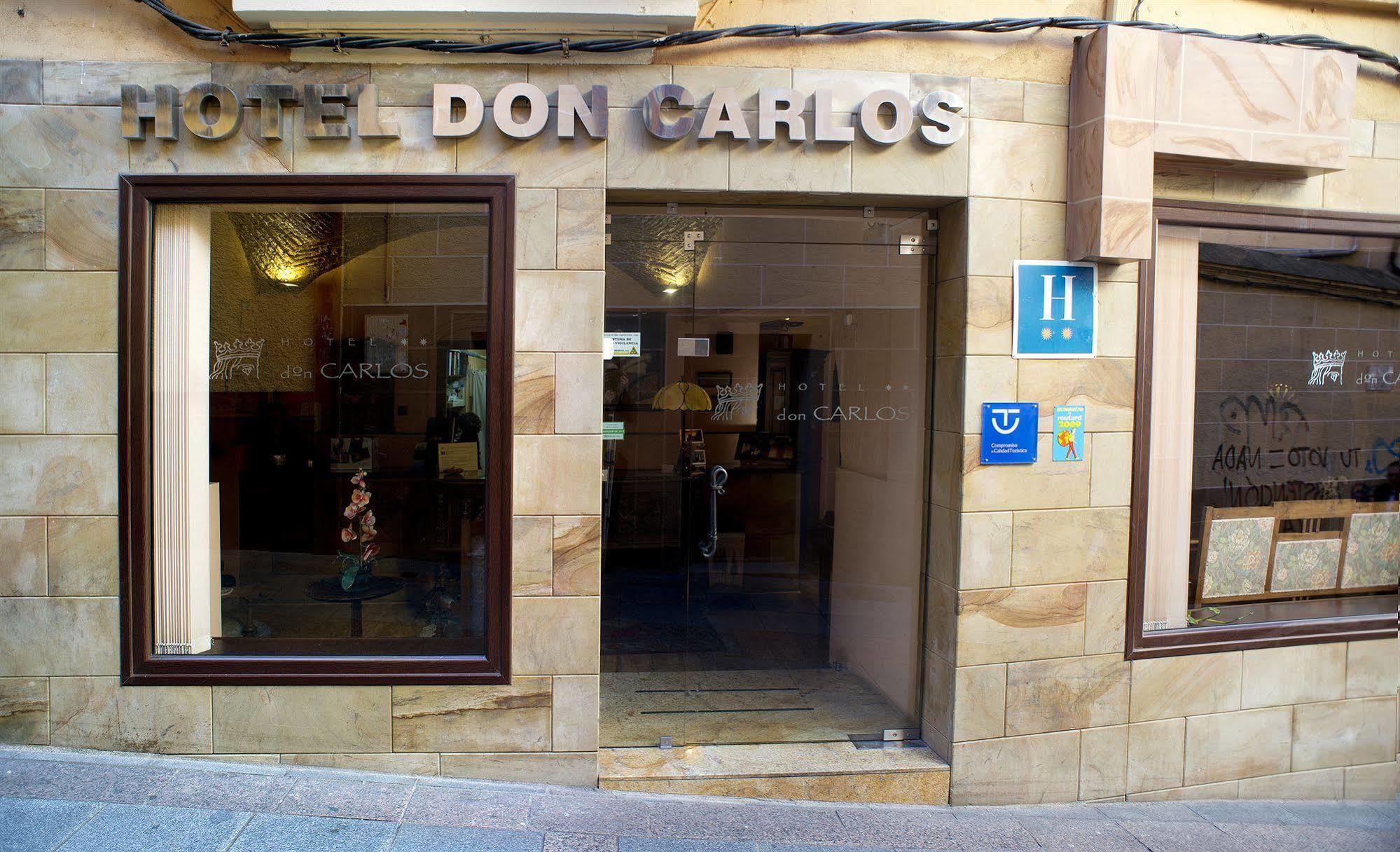 Hotel Don Carlos Caces Екстериор снимка