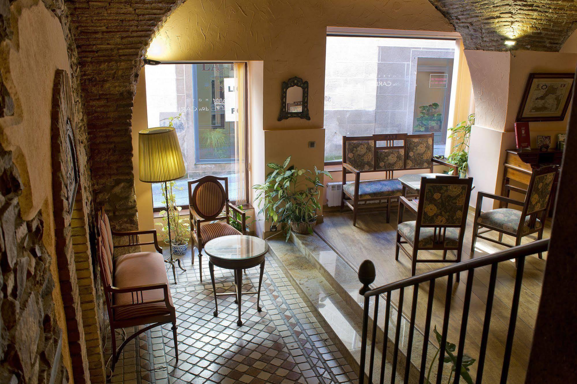 Hotel Don Carlos Caces Екстериор снимка